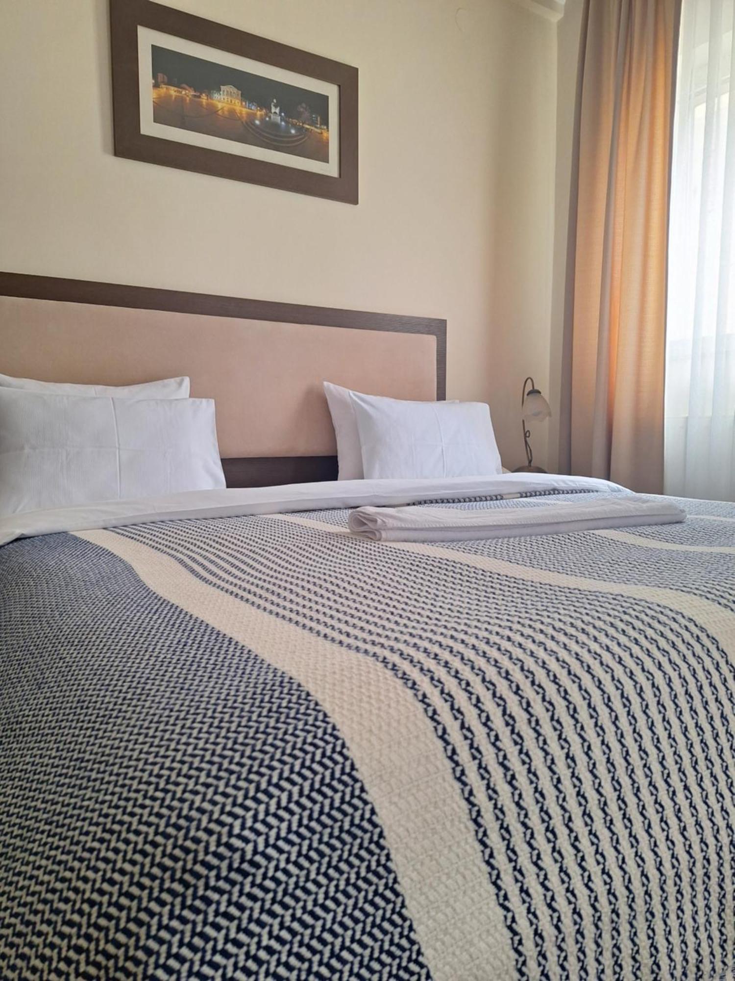 Garni Hotel Ema Kragujevac Esterno foto