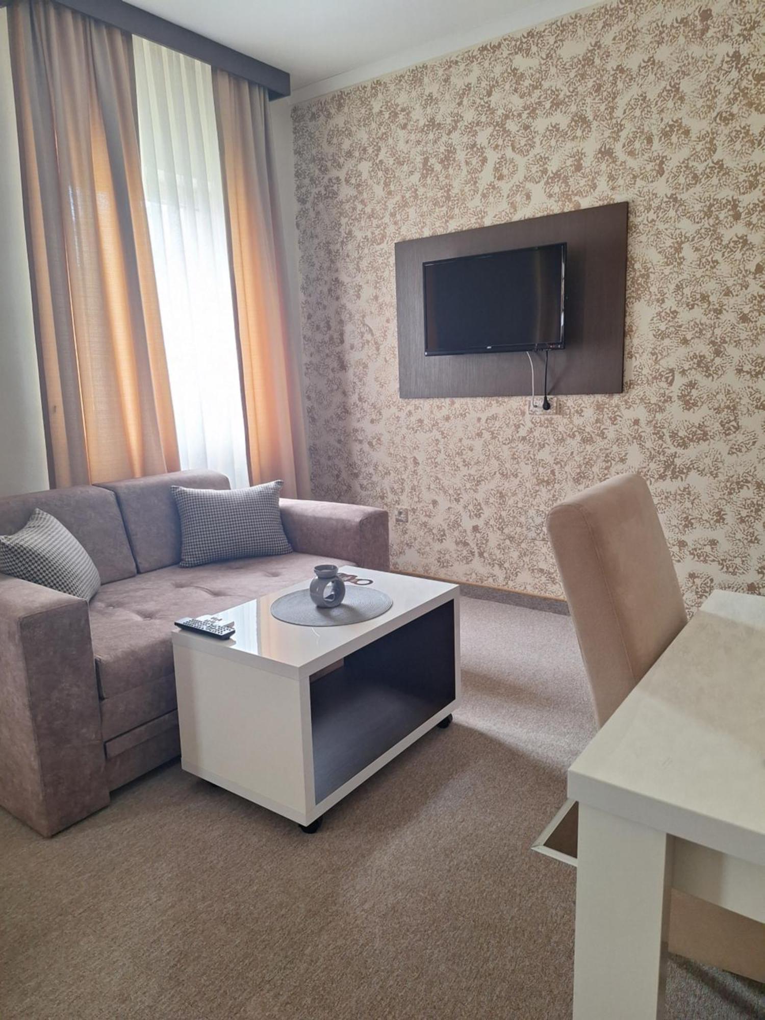 Garni Hotel Ema Kragujevac Esterno foto