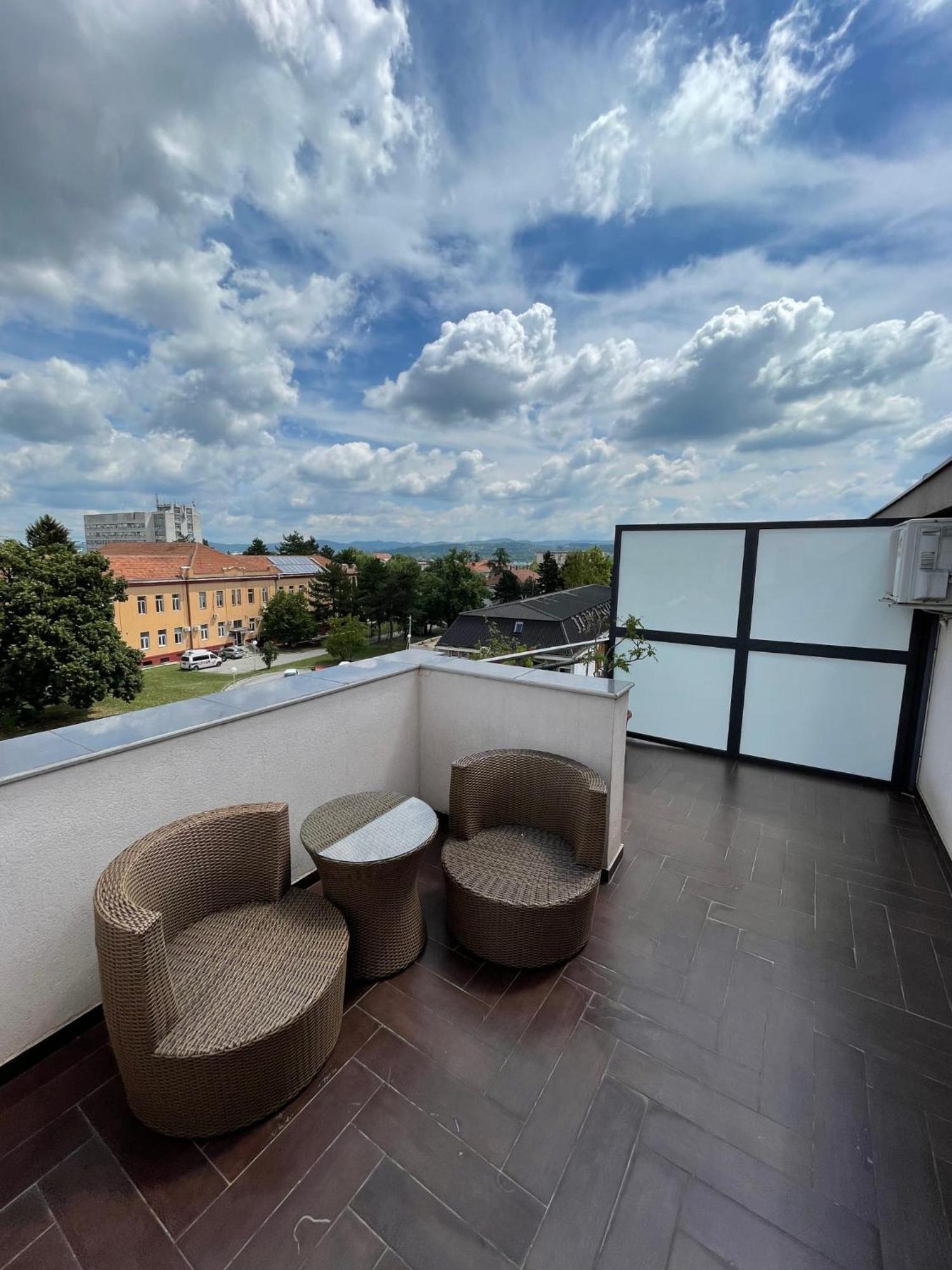 Garni Hotel Ema Kragujevac Esterno foto