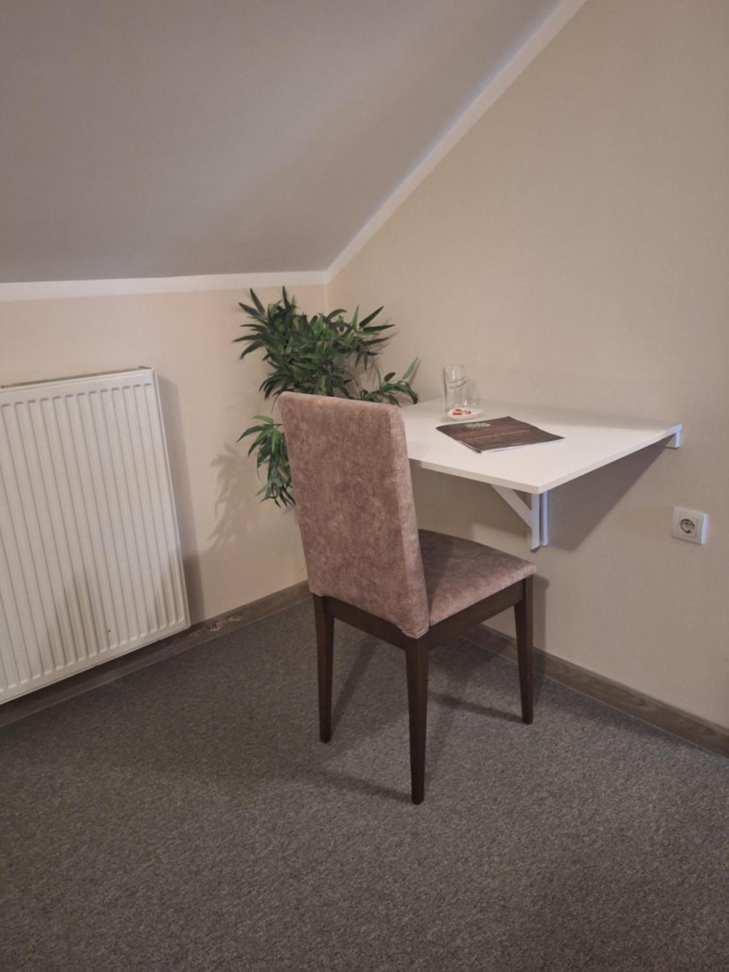 Garni Hotel Ema Kragujevac Esterno foto