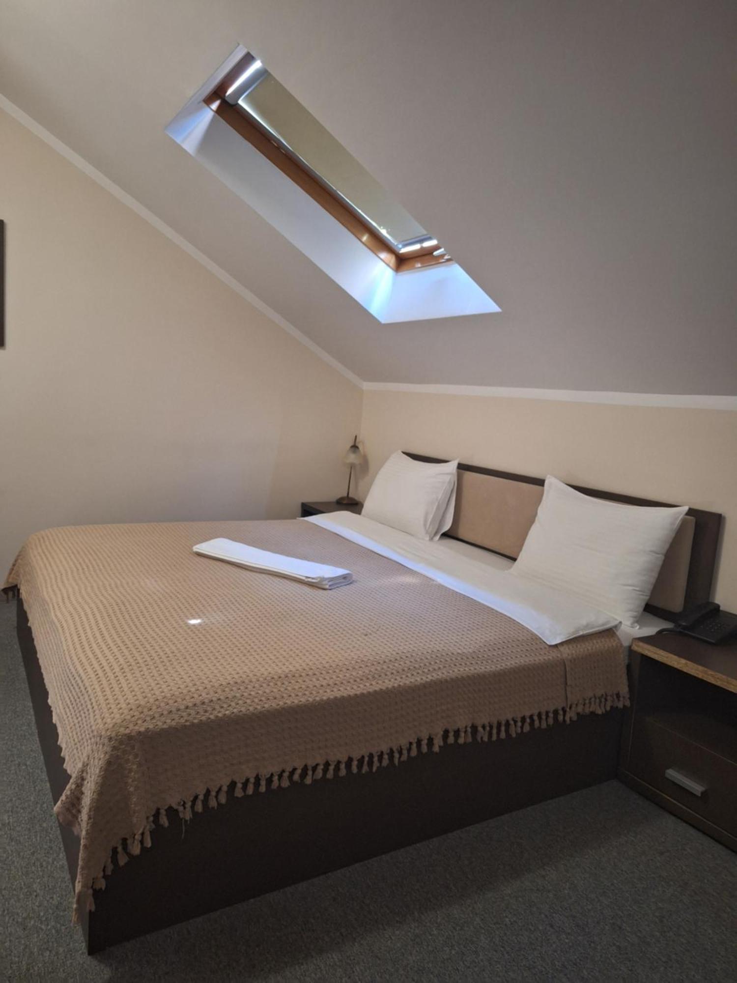 Garni Hotel Ema Kragujevac Esterno foto