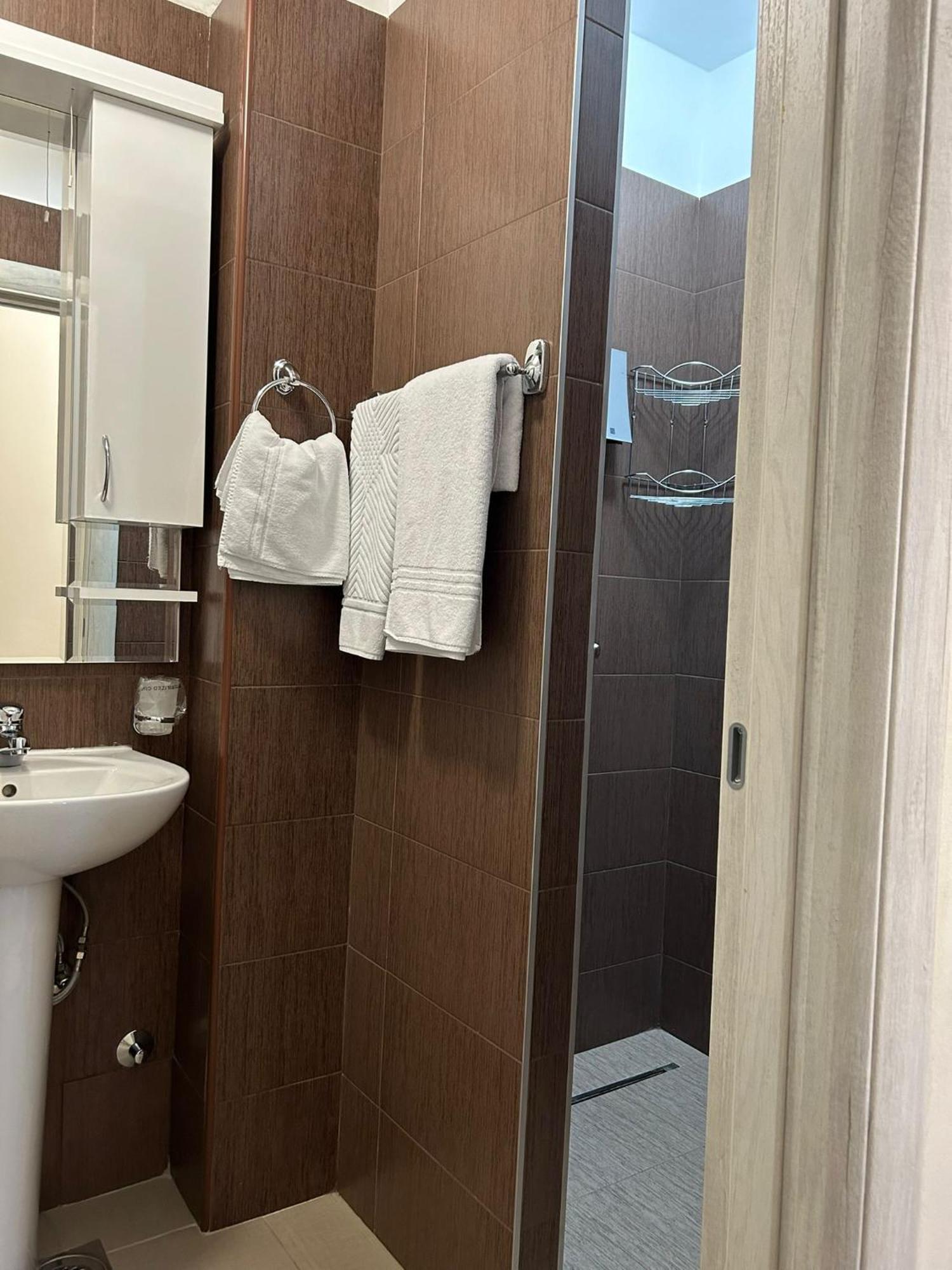 Garni Hotel Ema Kragujevac Esterno foto