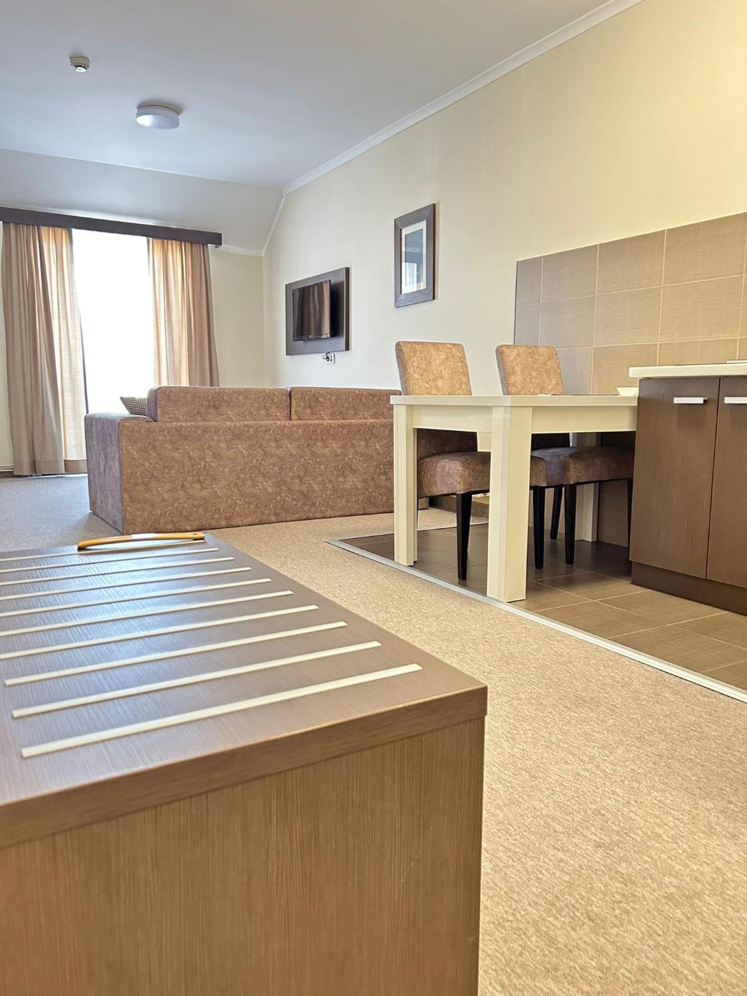 Garni Hotel Ema Kragujevac Esterno foto